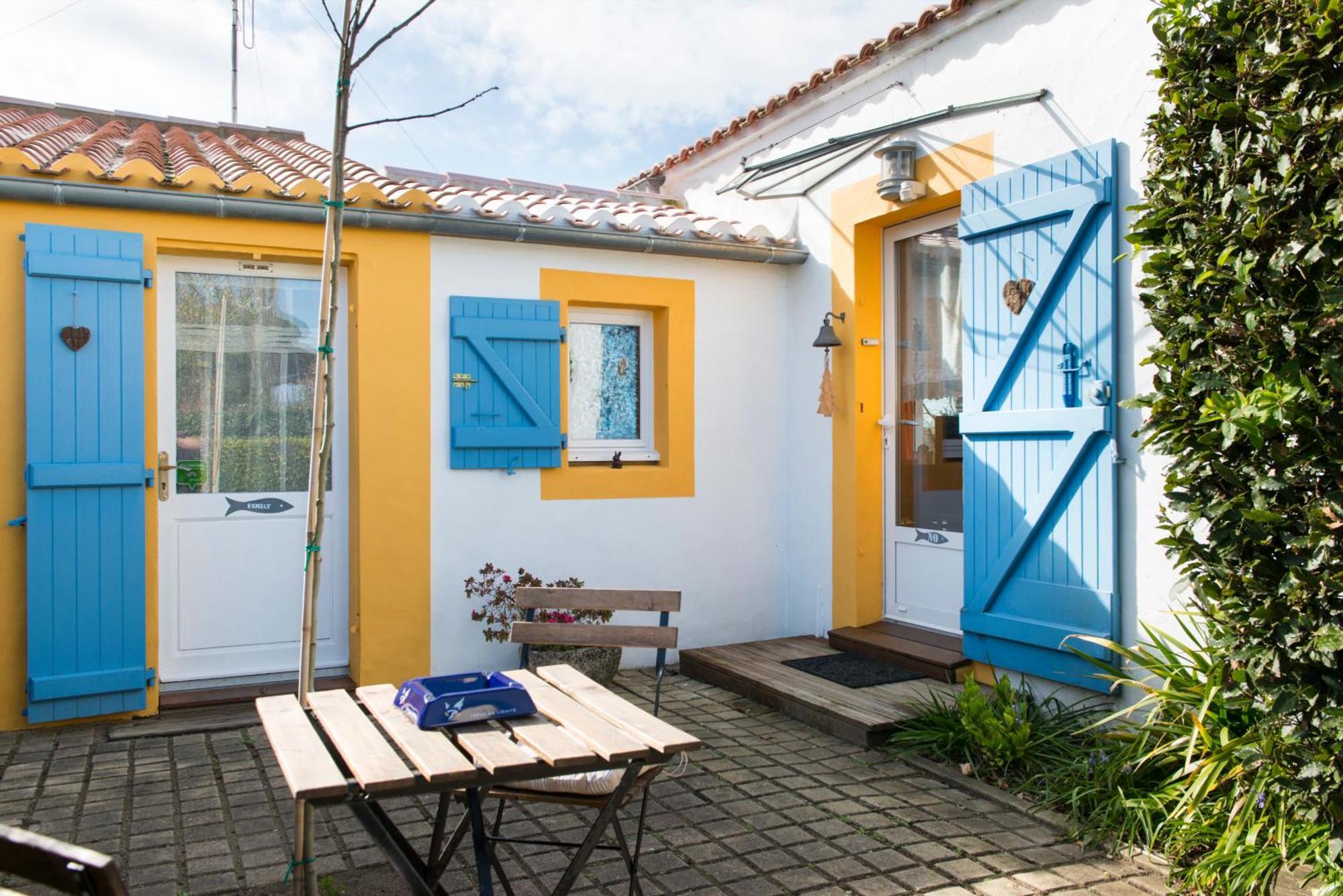 Les Yeux Bleus Bed & Breakfast Noirmoutier-en-l'Ile Exteriör bild